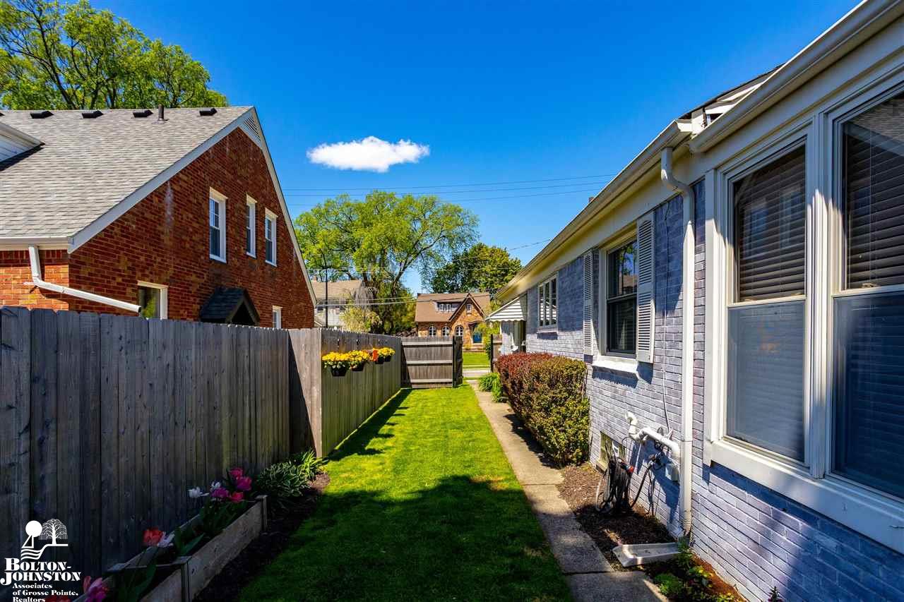 295 Ridgemont Road Grosse Pointe Farms, MI 48236 - Photo 37 of 39