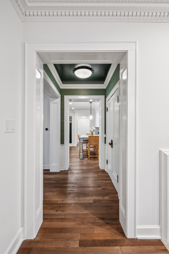 78 Robsart Road Kenilworth, IL 60043 - Photo 19 of 44 a view of an entryway