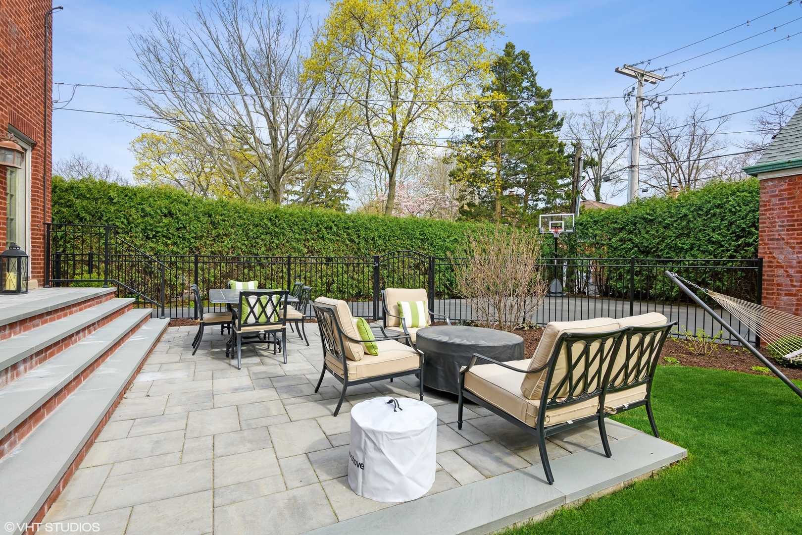 78 Robsart Road Kenilworth, IL 60043 - Photo 41 of 44 a view of a patio with a yard