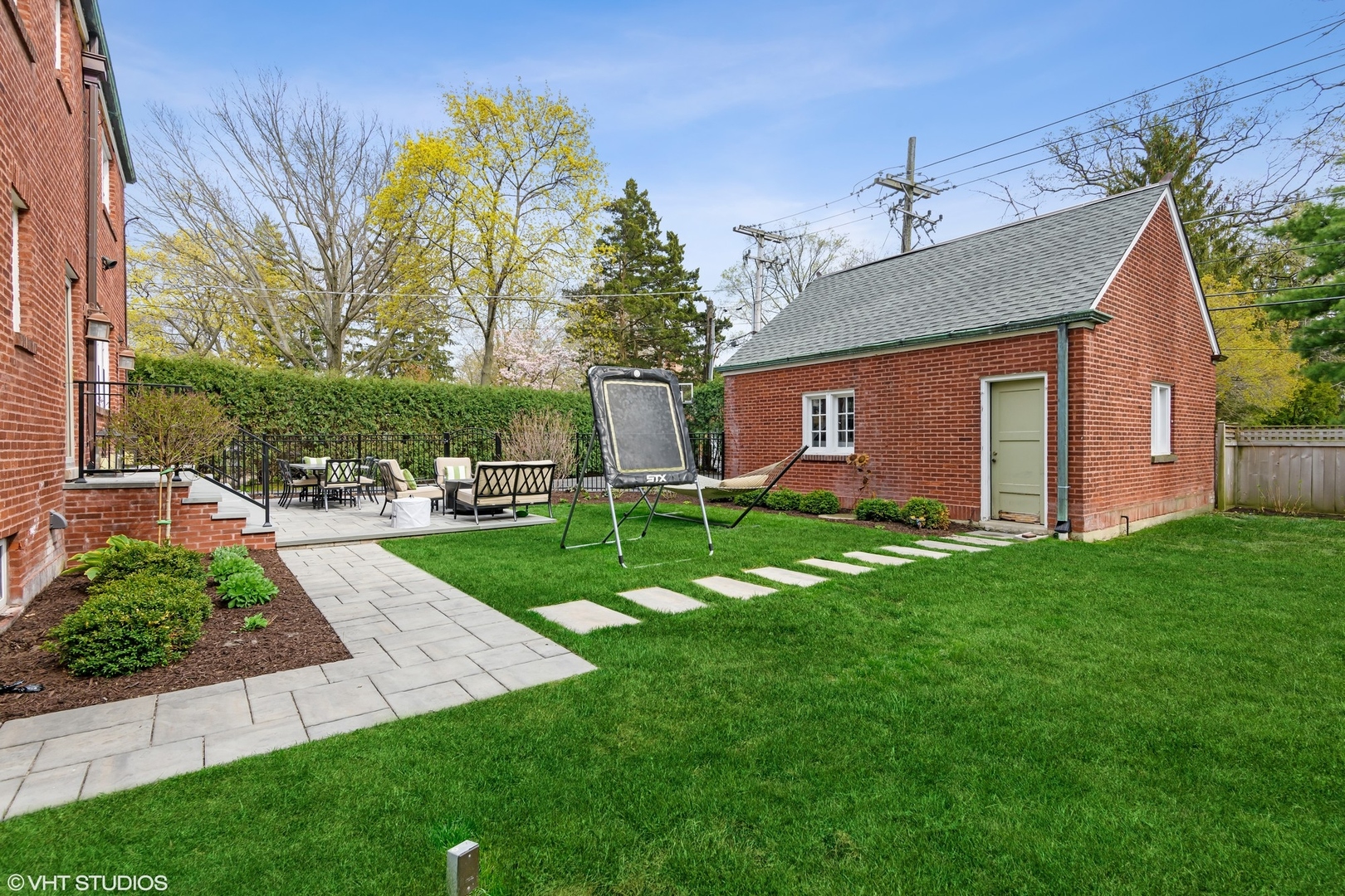 78 Robsart Road Kenilworth, IL 60043 - Photo 42 of 44 a front view of a house with garden