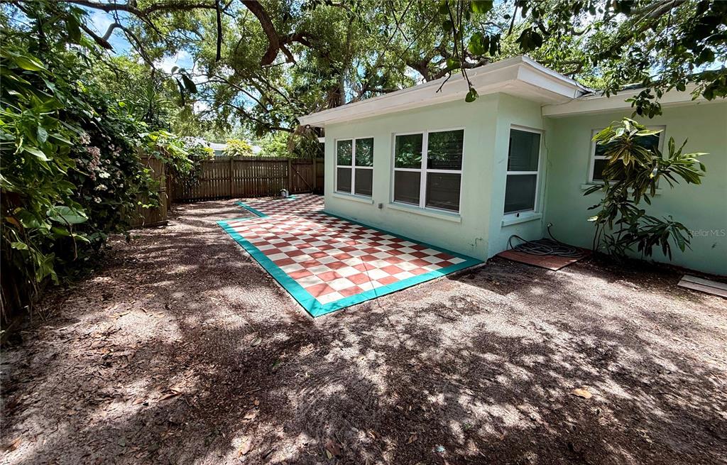 677 Oakwood Drive Dunedin, FL 34698 - Photo 9 of 31