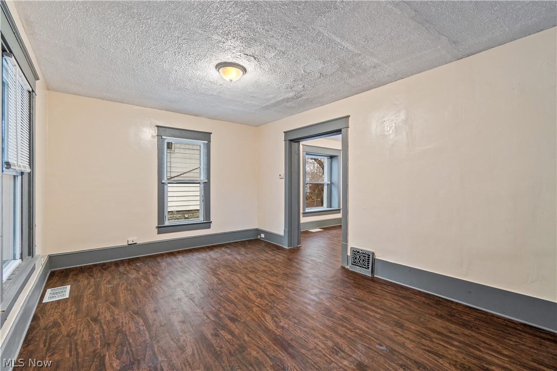 1017 La Croix Avenue Akron, OH 44307 - Photo 2 of 18