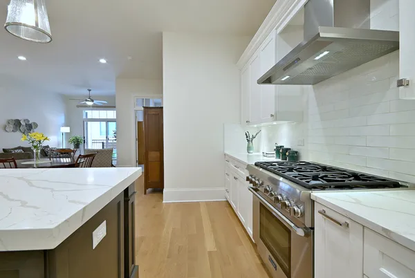 $765,000 | 105 South Cottage Hill Avenue, Unit 206, Elmhurst, IL 60126