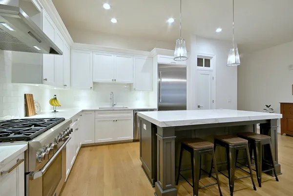 $765,000 | 105 South Cottage Hill Avenue, Unit 206, Elmhurst, IL 60126