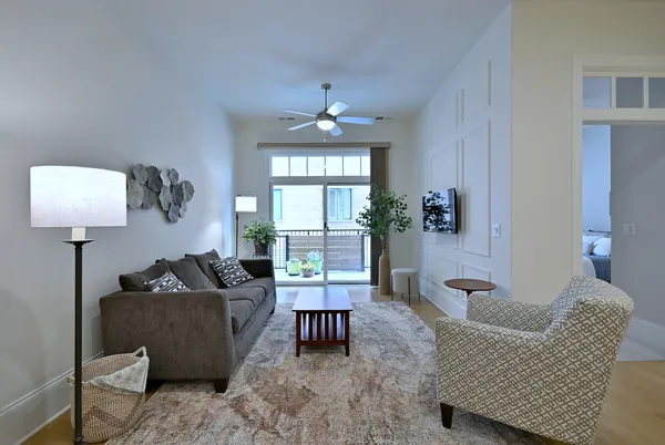 $765,000 | 105 South Cottage Hill Avenue, Unit 206, Elmhurst, IL 60126