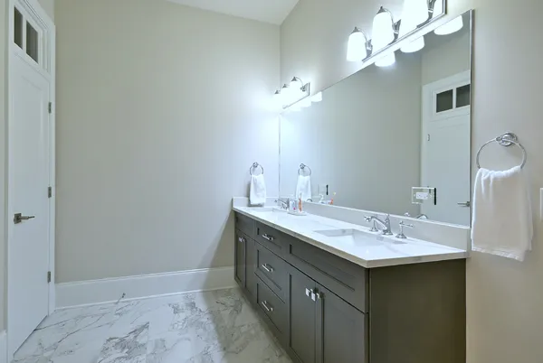 $765,000 | 105 South Cottage Hill Avenue, Unit 206, Elmhurst, IL 60126