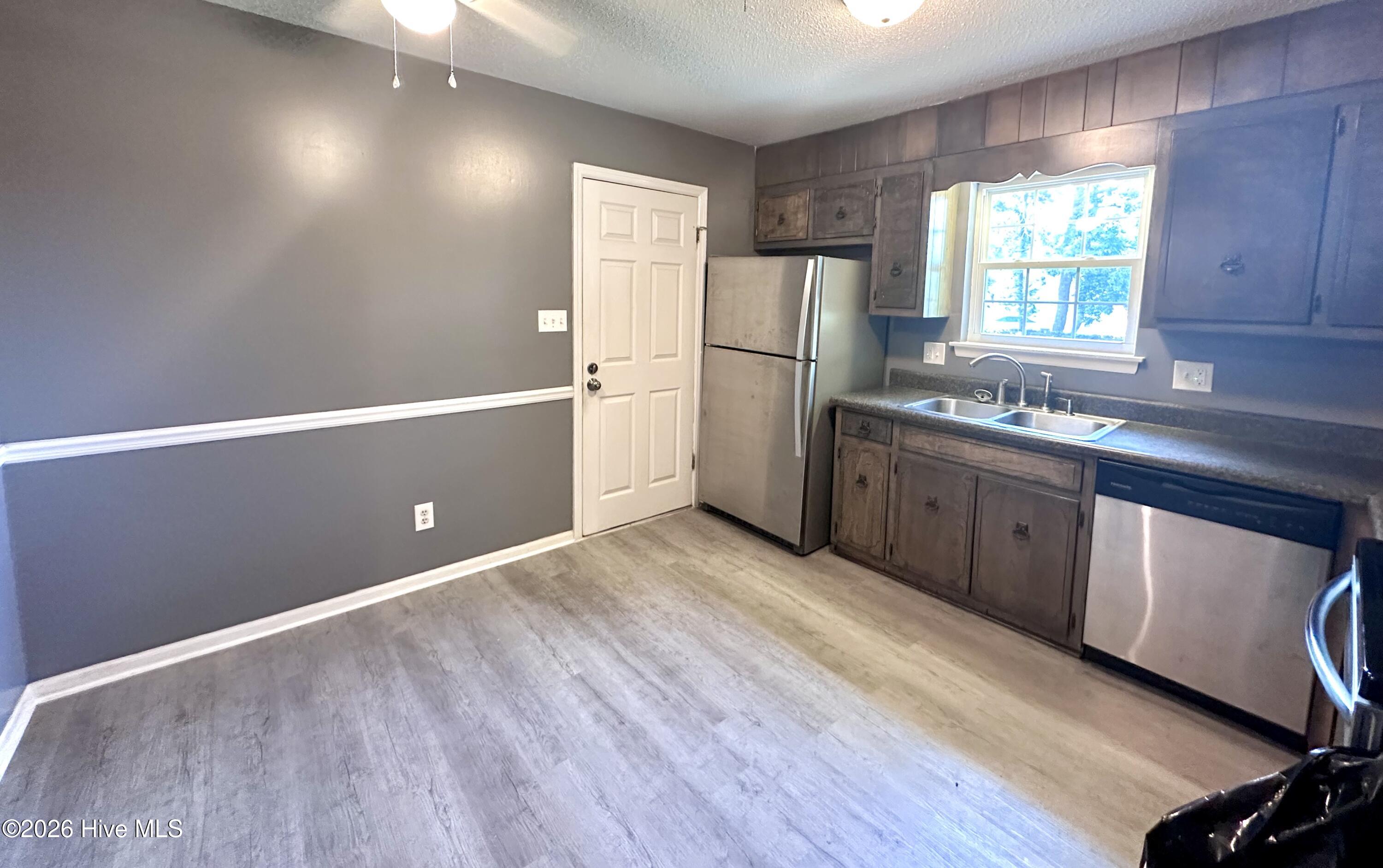 4558 Colonial Road Martinez, GA 30907 - Photo 5 of 27 Kitchen