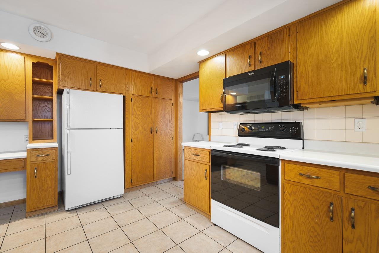 3178 North Berlin School Road Ridott, IL 61067 - Photo 15 of 47 a kitchen with a refrigerator stove and microwave