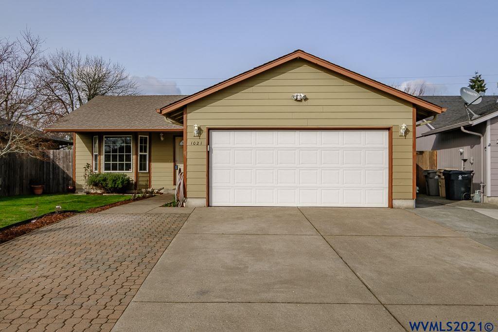 1021 B Loop Lebanon, OR 97355 - Photo 1 of 36