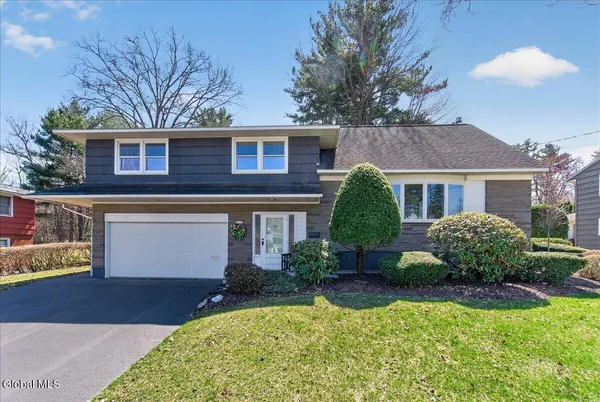 $378,000 | 1081 Manas Drive, Rotterdam, NY 12303