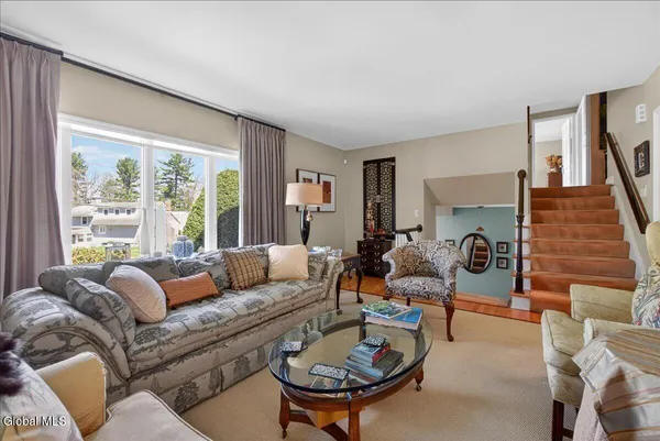 $378,000 | 1081 Manas Drive, Rotterdam, NY 12303