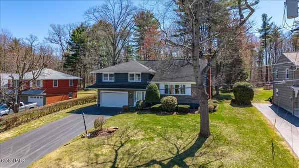 $378,000 | 1081 Manas Drive, Rotterdam, NY 12303