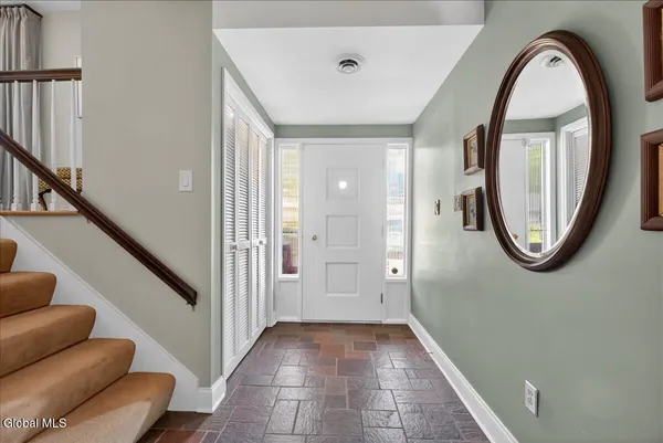 $378,000 | 1081 Manas Drive, Rotterdam, NY 12303