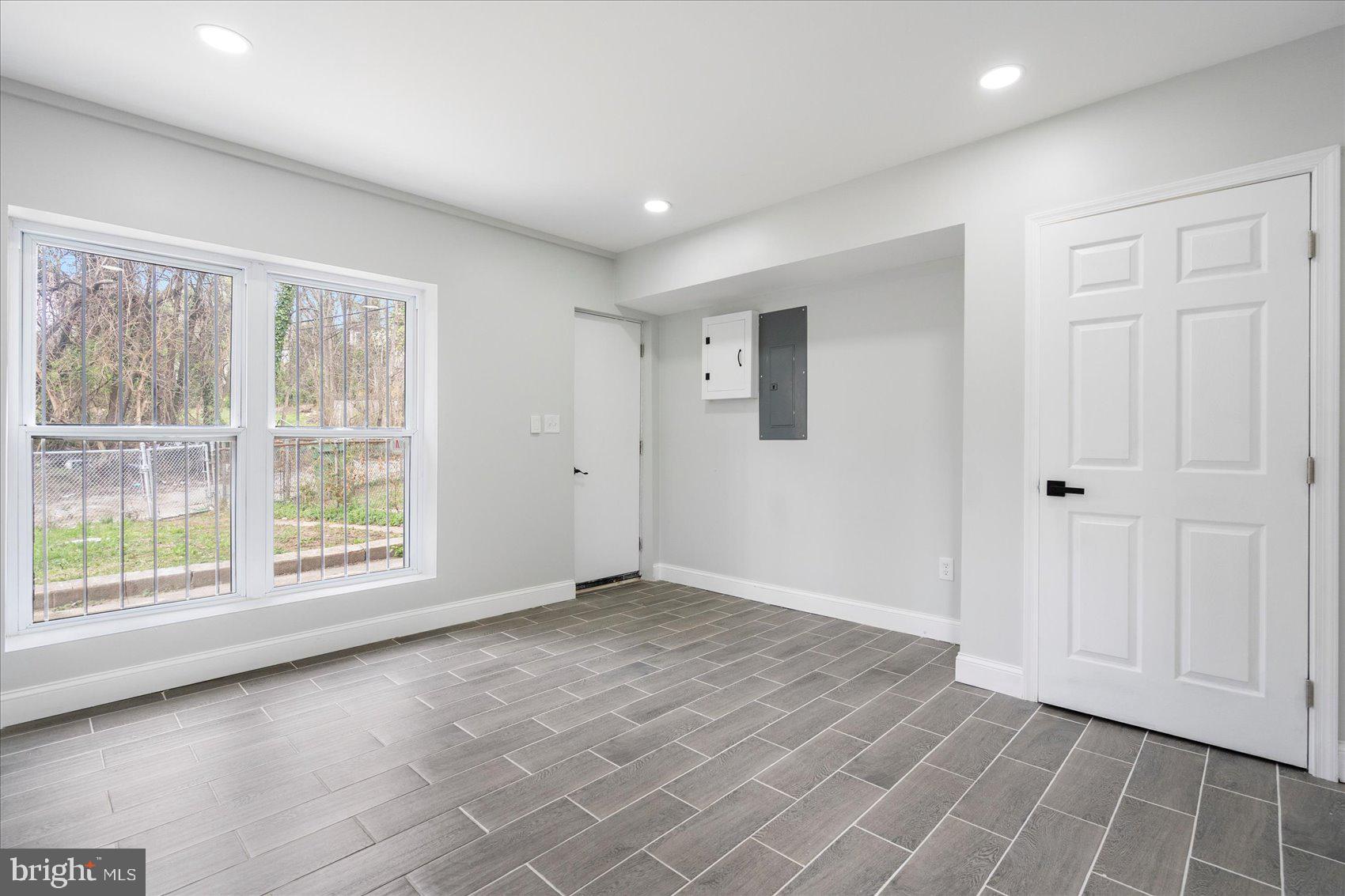 4002 Derby Manor Drive Baltimore, MD 21215 - Photo 21 of 32 an empty room with windows