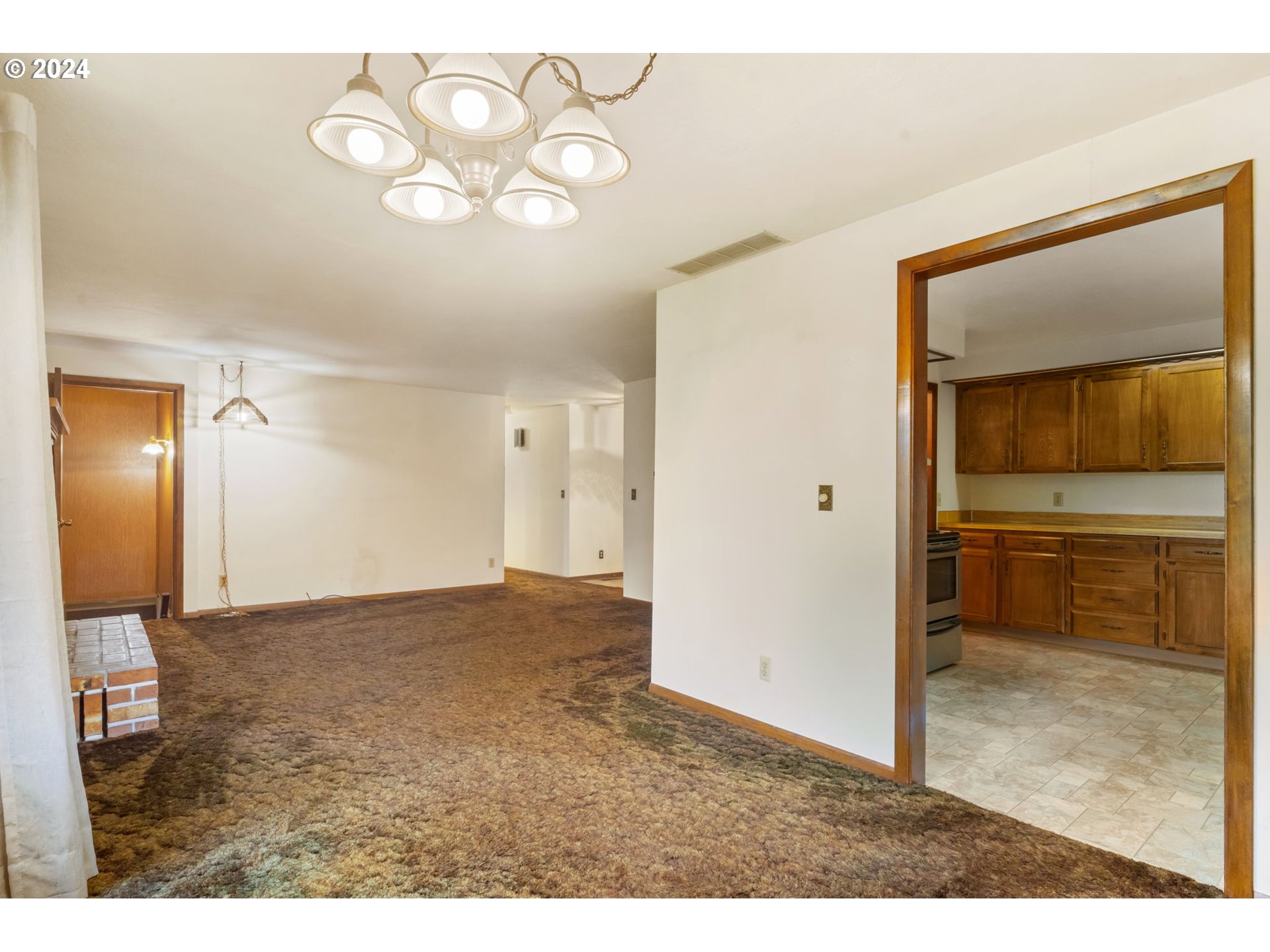 1208 Southwest Maple Street Dallas, OR 97338 - Photo 11 of 37 Gallery Image 11