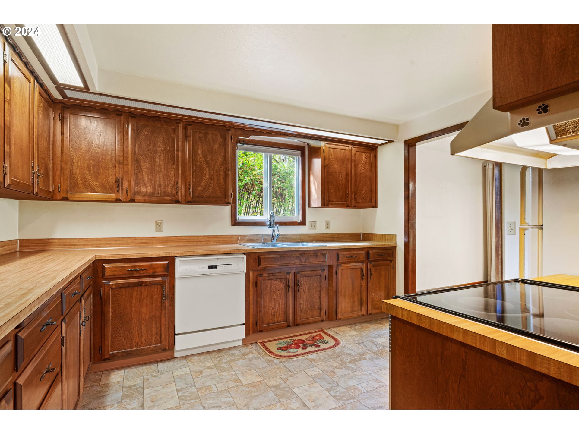 1208 Southwest Maple Street Dallas, OR 97338 - Photo 14 of 37 Gallery Image 14