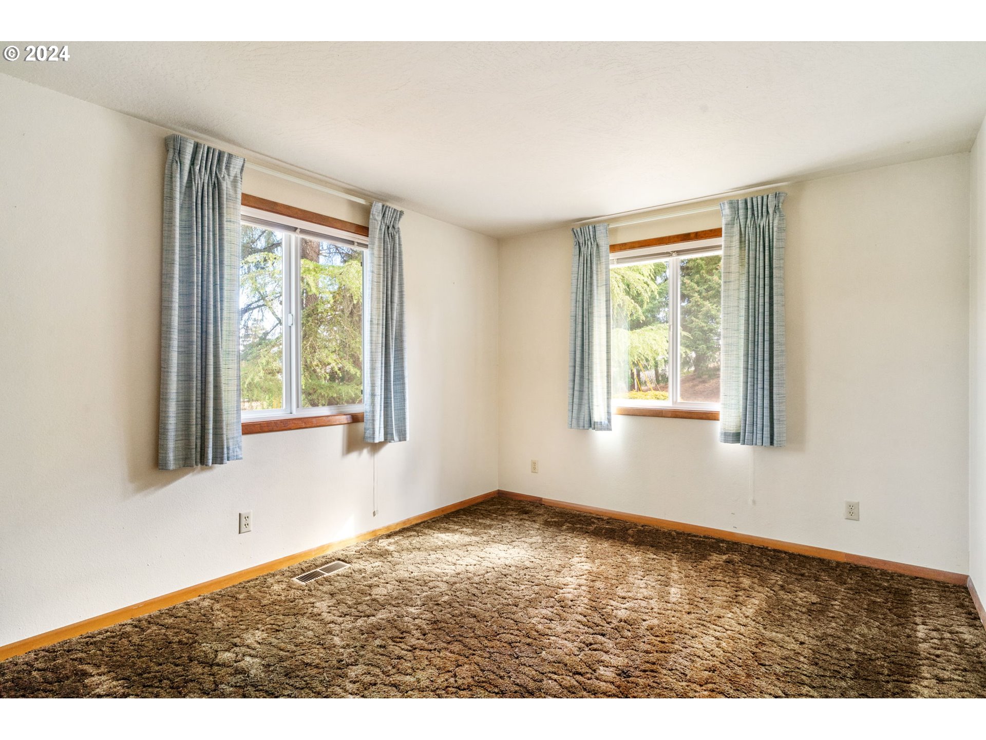 1208 Southwest Maple Street Dallas, OR 97338 - Photo 19 of 37 Gallery Image 19