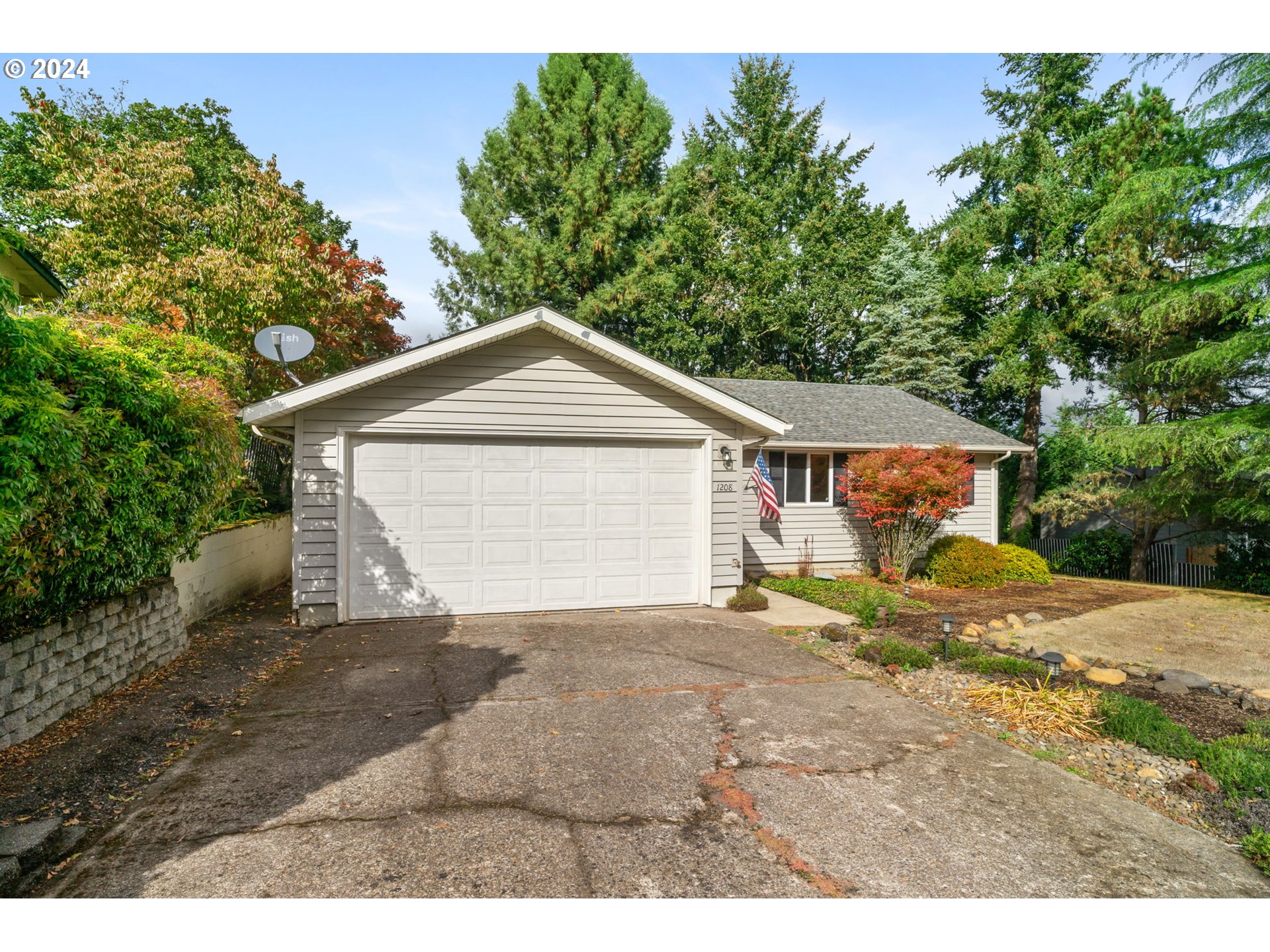 1208 Southwest Maple Street Dallas, OR 97338 - Photo 2 of 37 Gallery Image 2