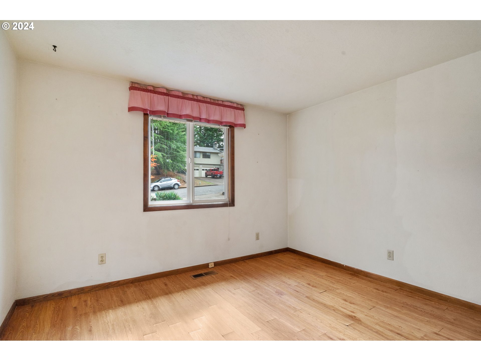 1208 Southwest Maple Street Dallas, OR 97338 - Photo 22 of 37 Gallery Image 22