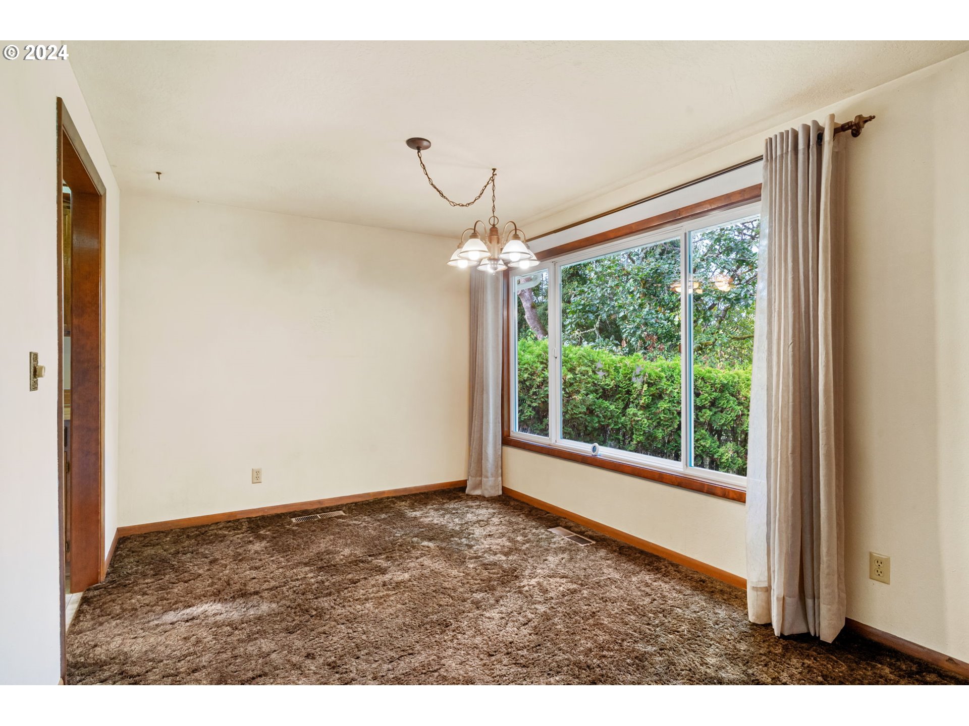 1208 Southwest Maple Street Dallas, OR 97338 - Photo 10 of 37 Gallery Image 10