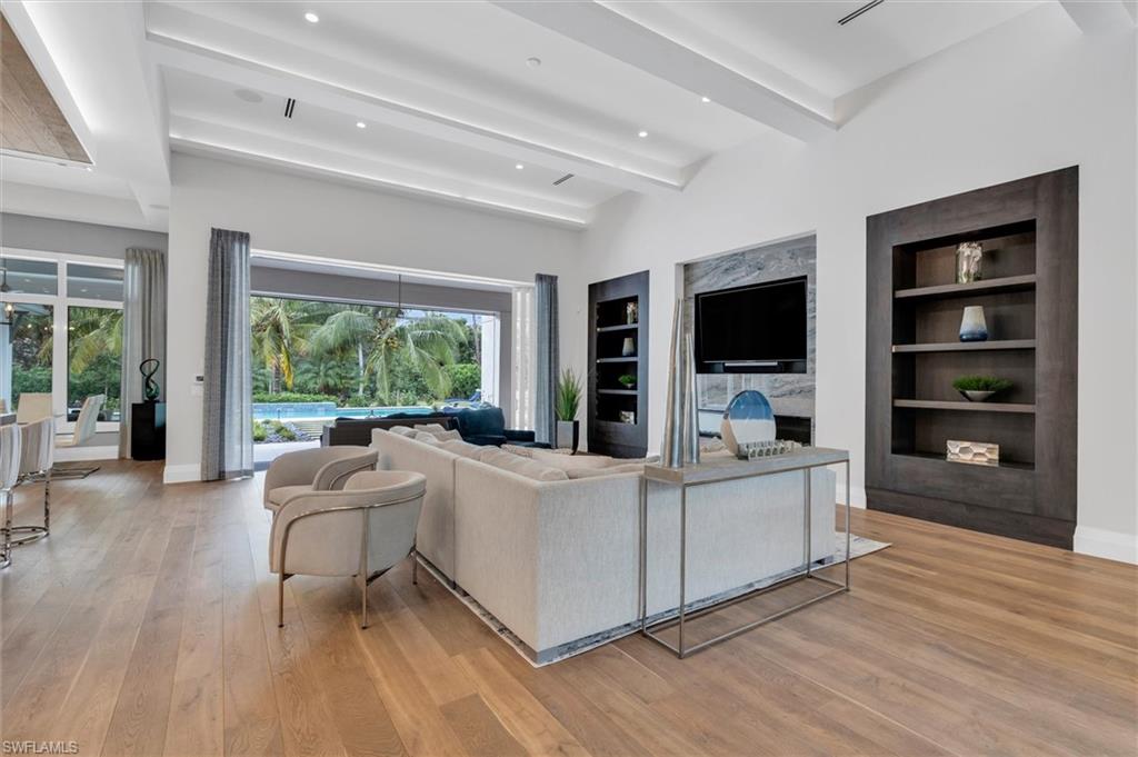 627 Hickory Road Naples, FL 34108 - Photo 8 of 36 Great Room