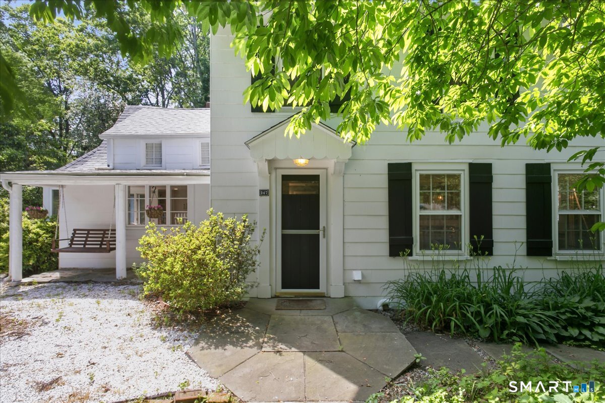 247 Chestnut Hill Road Stamford, CT 06903 - Photo 2 of 30