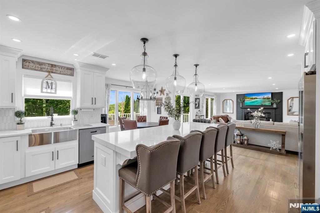 22 Fox Boro Road Wayne, NJ 07470 - Photo 8 of 50