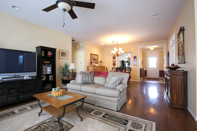 888 Ravine Court Elgin, IL 60124 - Photo 7 of 25
