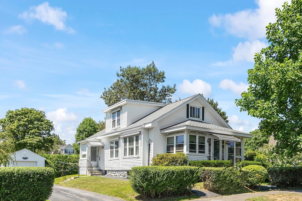 37 Rowena Street Worcester, MA 01606 - Photo 1 of 40 Gallery Image 1