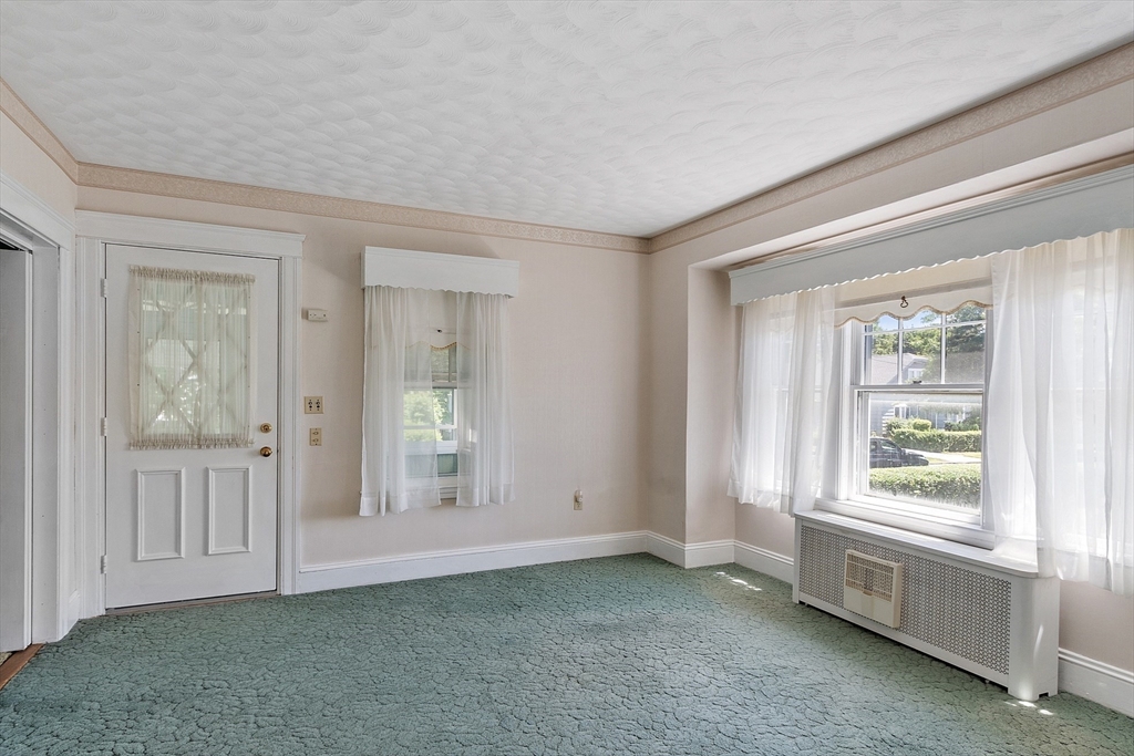 37 Rowena Street Worcester, MA 01606 - Photo 12 of 40 Gallery Image 12