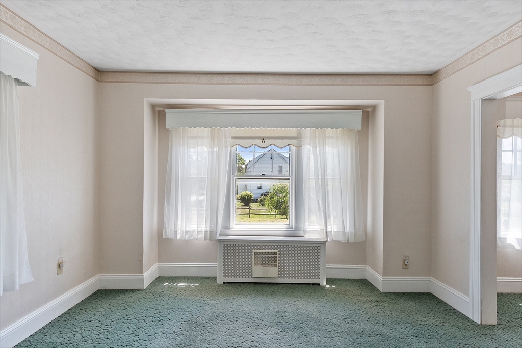 37 Rowena Street Worcester, MA 01606 - Photo 13 of 40 Gallery Image 13