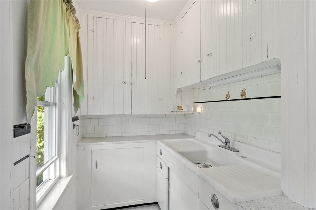 37 Rowena Street Worcester, MA 01606 - Photo 24 of 40 Gallery Image 24