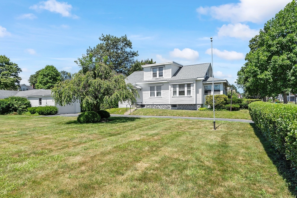 37 Rowena Street Worcester, MA 01606 - Photo 4 of 40 Gallery Image 4