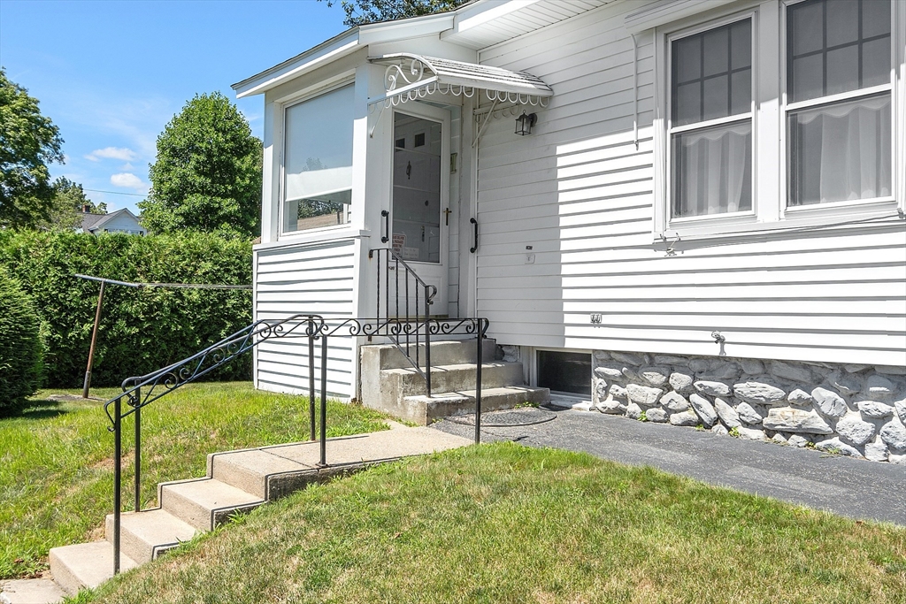 37 Rowena Street Worcester, MA 01606 - Photo 7 of 40 Gallery Image 7