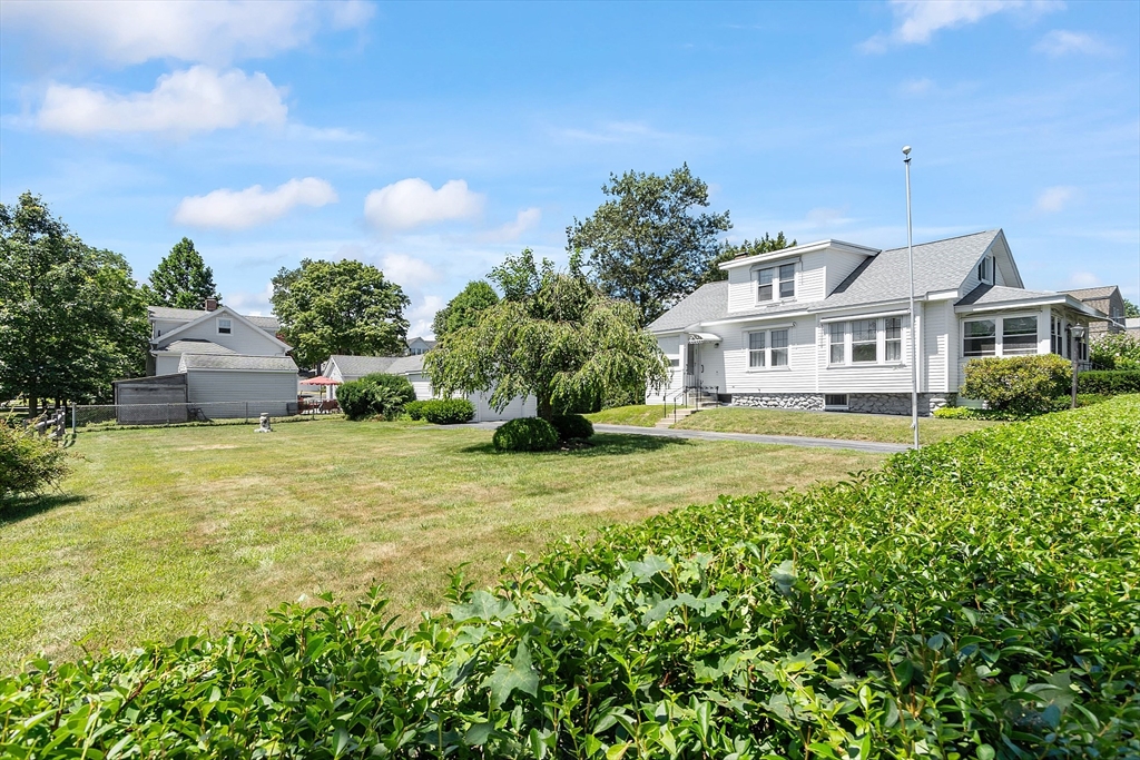 37 Rowena Street Worcester, MA 01606 - Photo 8 of 40 Gallery Image 8