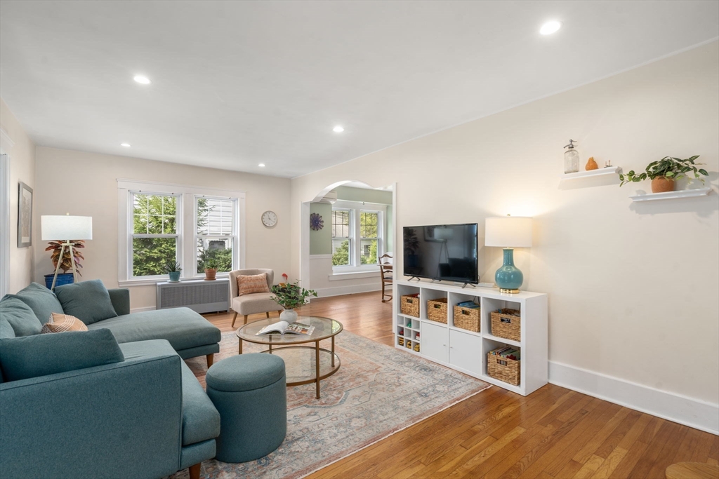 36 Courtney Road Boston, MA 02132 - Photo 8 of 40 Gallery Image 8