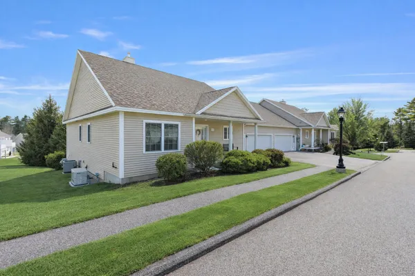 $695,000 | 5 Torry Pine Drive, Unit 31, Cumberland, ME 04110