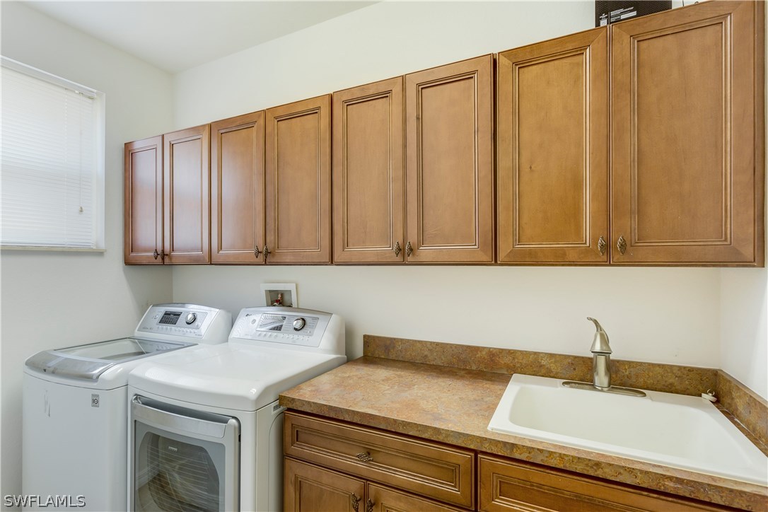 8517 Sumner Avenue Fort Myers, FL 33908 - Photo 16 of 25 a utility room with dryer and washer