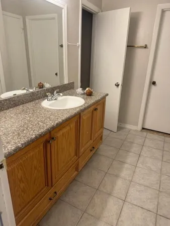 $1,400 | 9809 Richmond Avenue, Unit G12, Houston, TX 77063