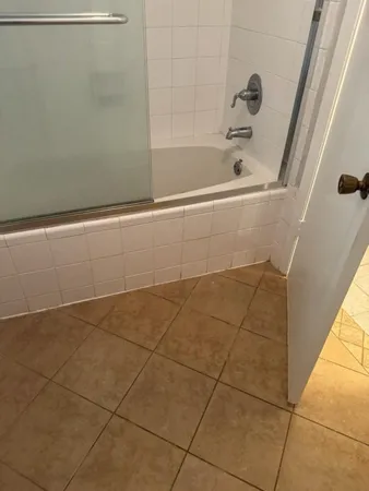 $1,400 | 9809 Richmond Avenue, Unit G12, Houston, TX 77063