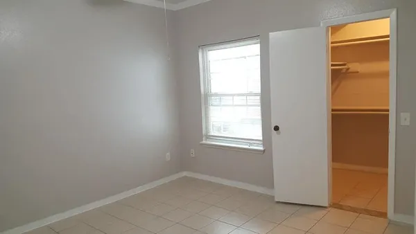 $1,400 | 9809 Richmond Avenue, Unit G12, Houston, TX 77063