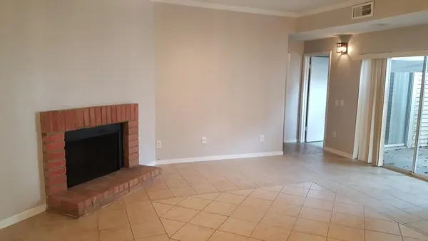 $1,400 | 9809 Richmond Avenue, Unit G12, Houston, TX 77063