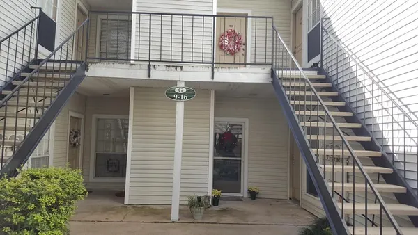 $1,400 | 9809 Richmond Avenue, Unit G12, Houston, TX 77063