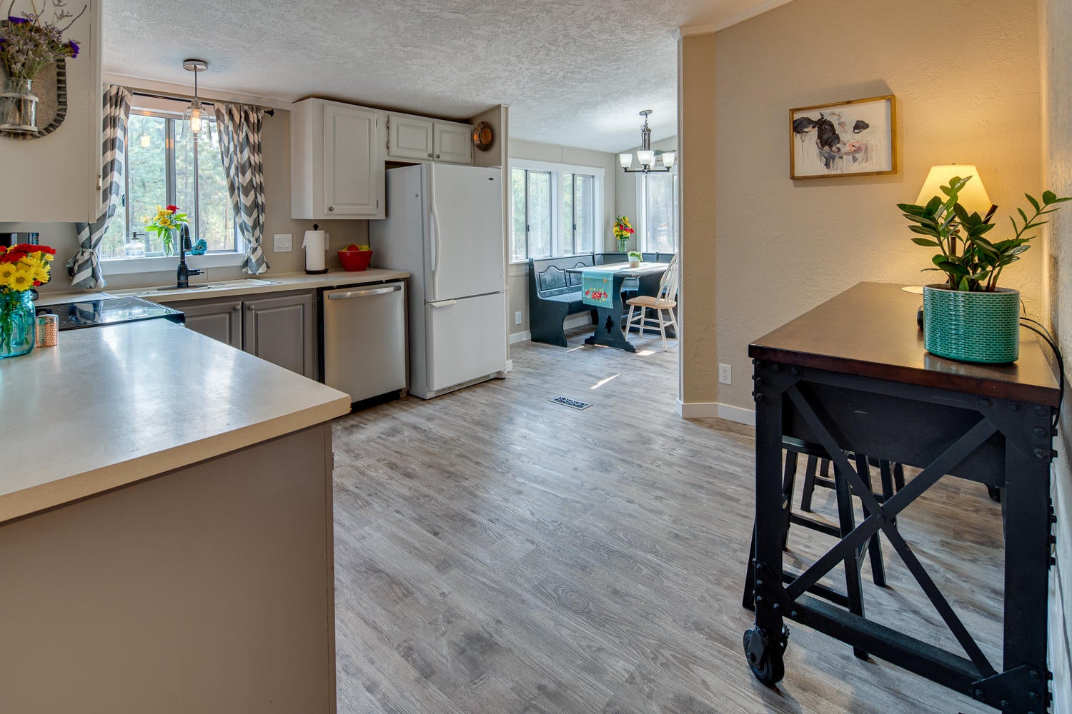 19197 Kiowa Road Bend, OR 97702 - Photo 21 of 32 Kitchen Dining