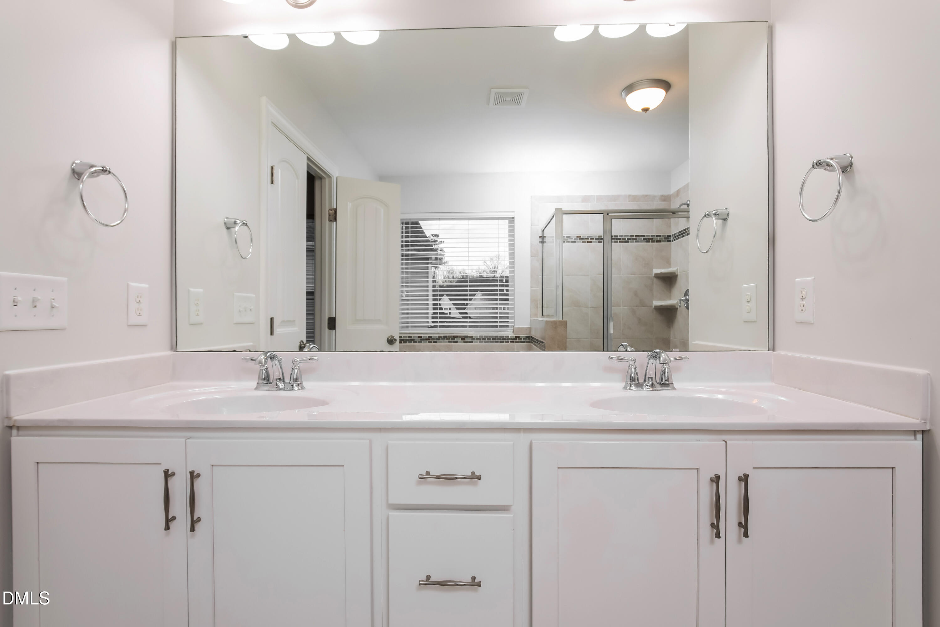 175 Cherry Bark Loop Clayton, NC 27527 - Photo 11 of 20 Main Bathroom-15034981