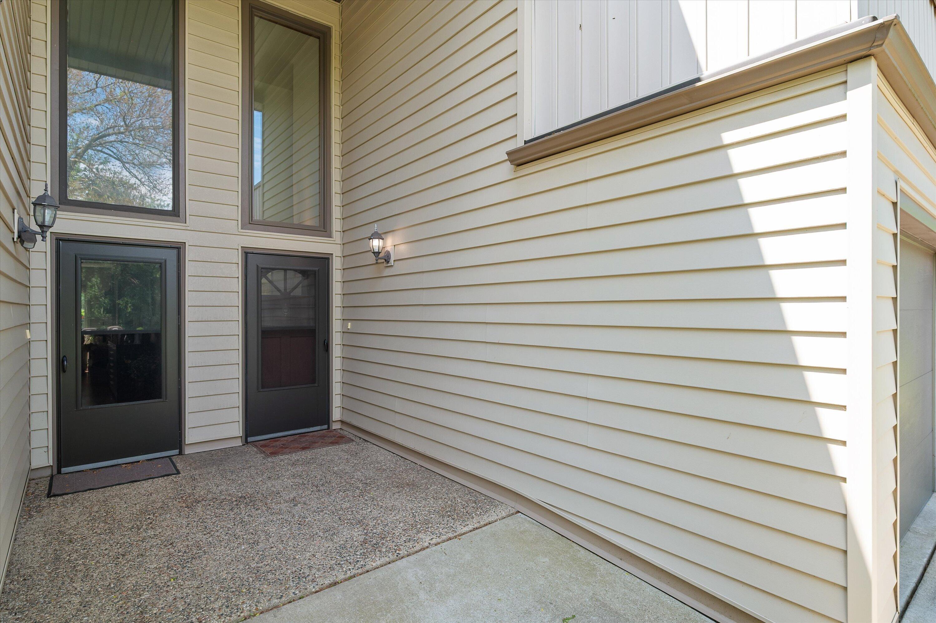 972 Valentine Road Oconomowoc, WI 53066 - Photo 2 of 34 Private entrance