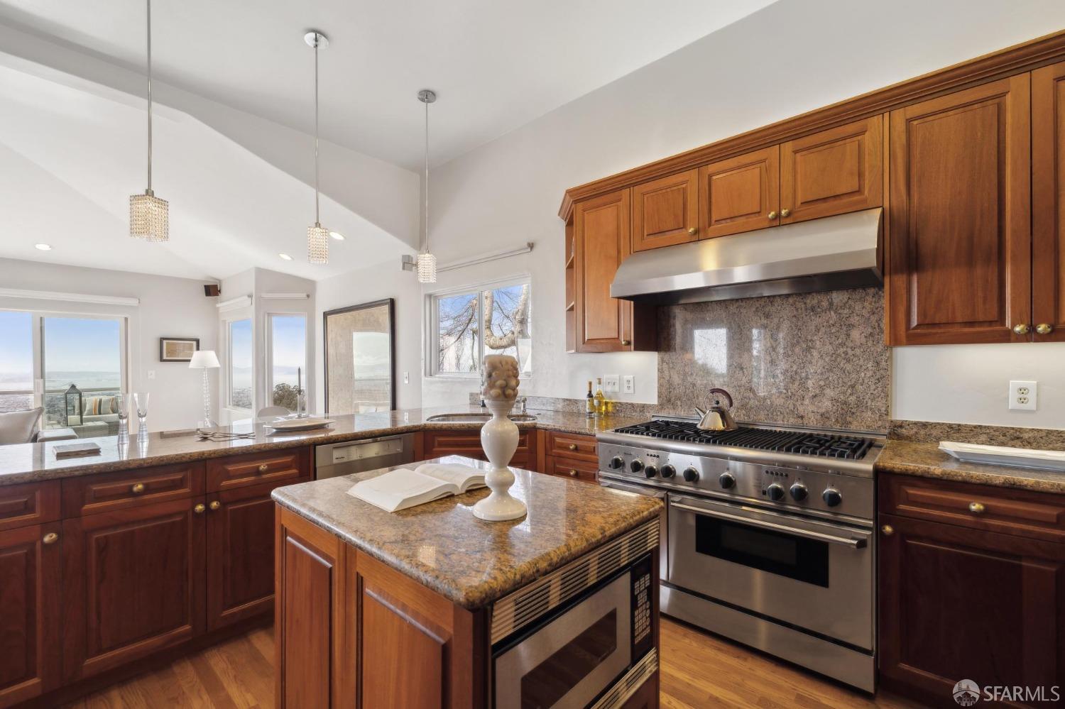 6431 Gwin Road Oakland, CA 94611 - Photo 29 of 90 Gallery Image 29