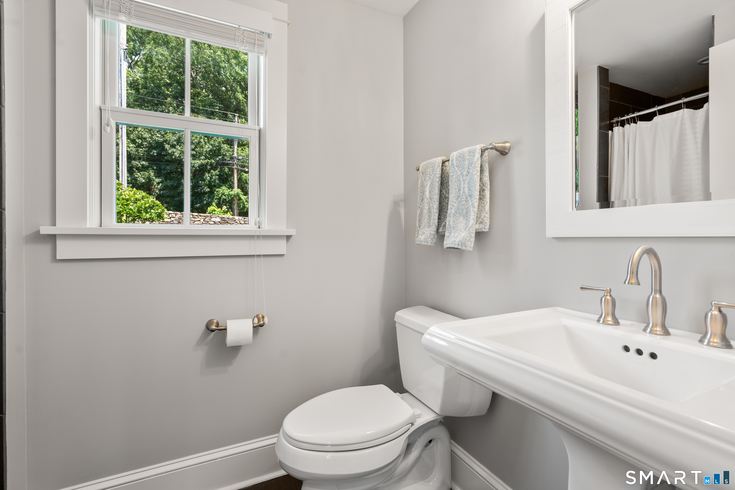 121 Osborne Hill Road Fairfield, CT 06824 - Photo 20 of 39 Full Bath - A Flexible Space Enhanced by a Full En Suite Bath