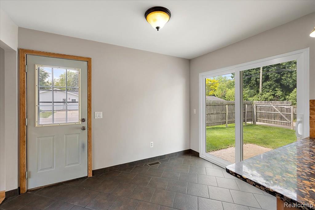 3500 Emmons Avenue Rochester Hills, MI 48307 - Photo 13 of 34
