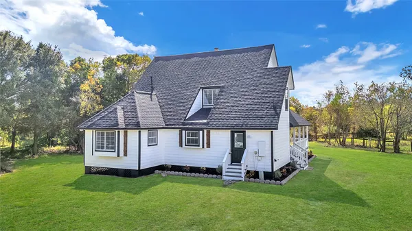 a view of a house with a yard